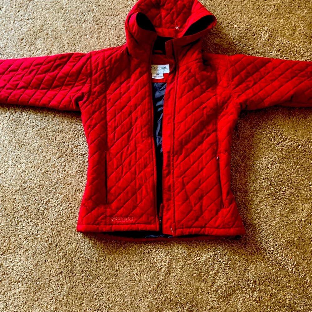 Columbia  Medium Cranberry Color great condition